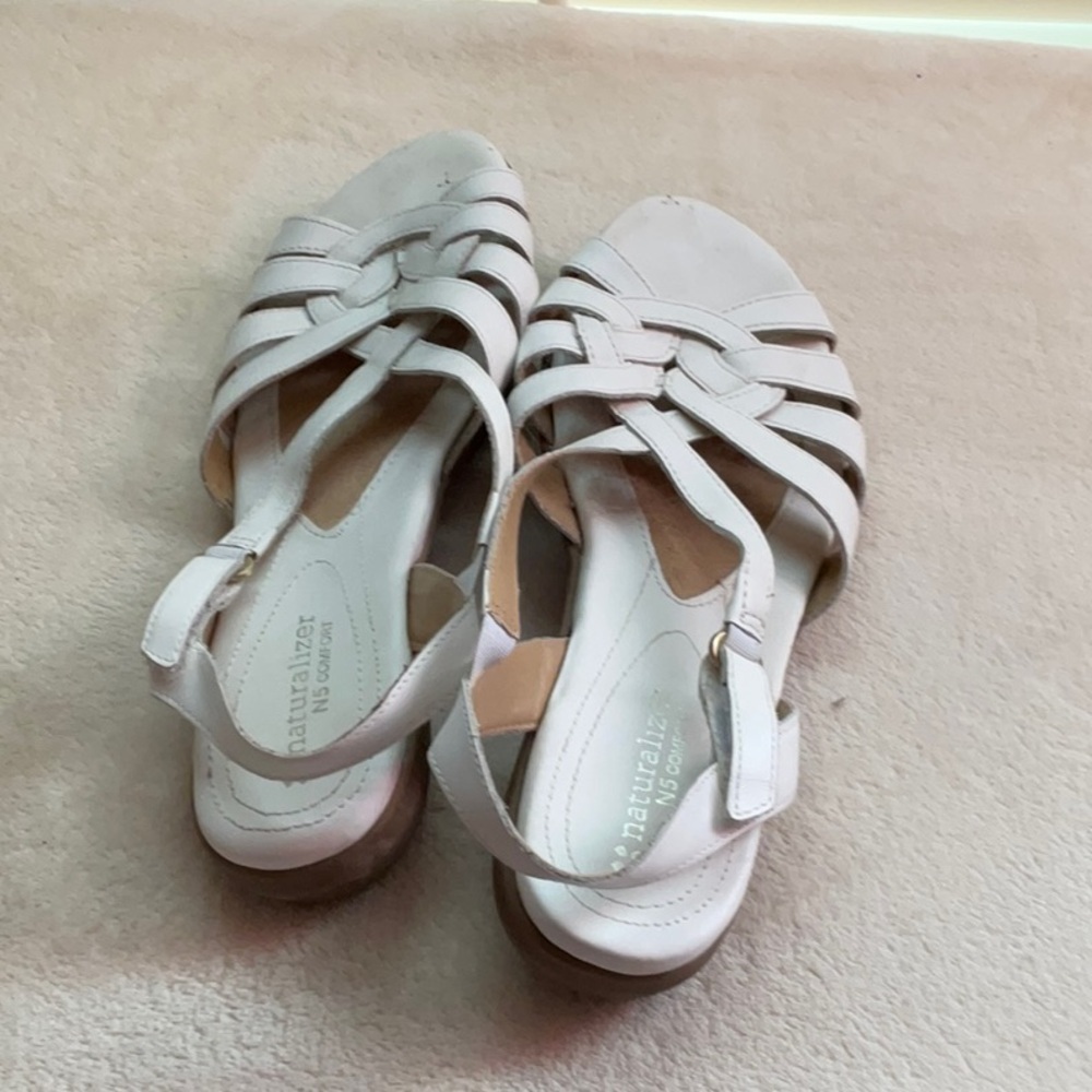 Naturalizer White Strappy Sandals for Casual Elegance - Picture 5 of 7